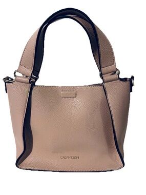 NWOT Calvin Klein Women's Estelle Novelty Crossbody Vegan Leather Light Pink